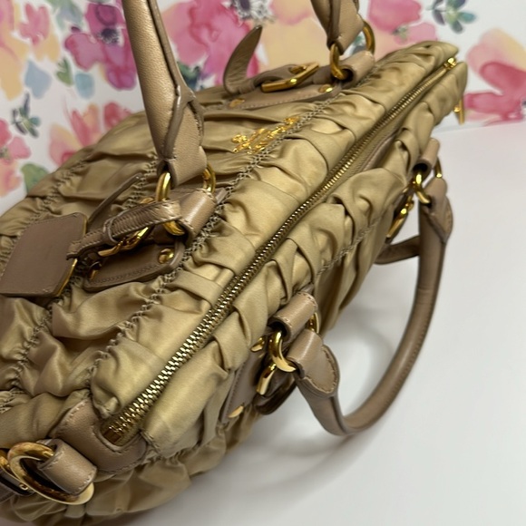 💯Authentic Prada Beige Tessuto Gaufre Ruched Shoulder Handbag🍀 - Picture 7 of 15